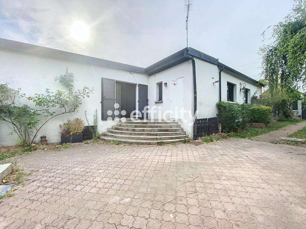 Maison à OZOIR-LA-FERRIERE