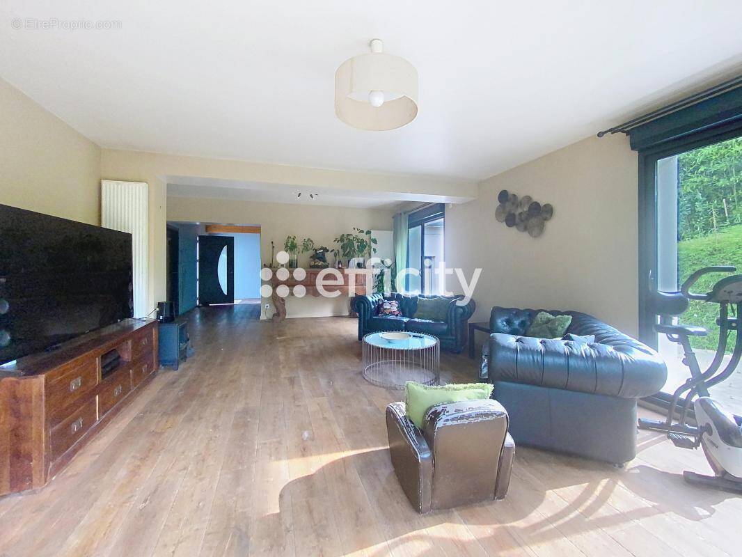 Maison à OZOIR-LA-FERRIERE