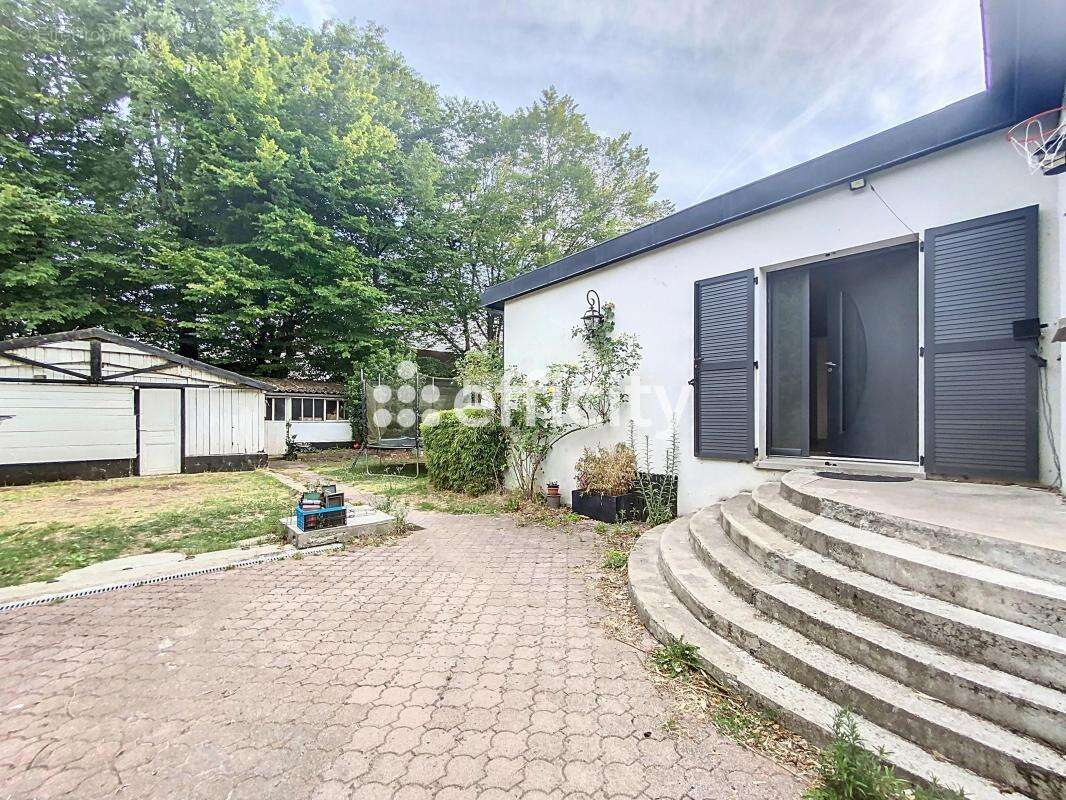 Maison à OZOIR-LA-FERRIERE