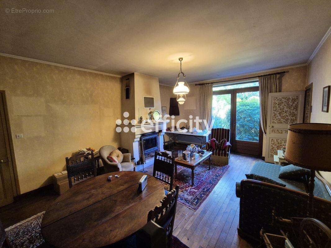 Maison à CHAUMONT-SUR-LOIRE