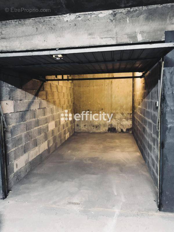 Parking à LE PRE-SAINT-GERVAIS