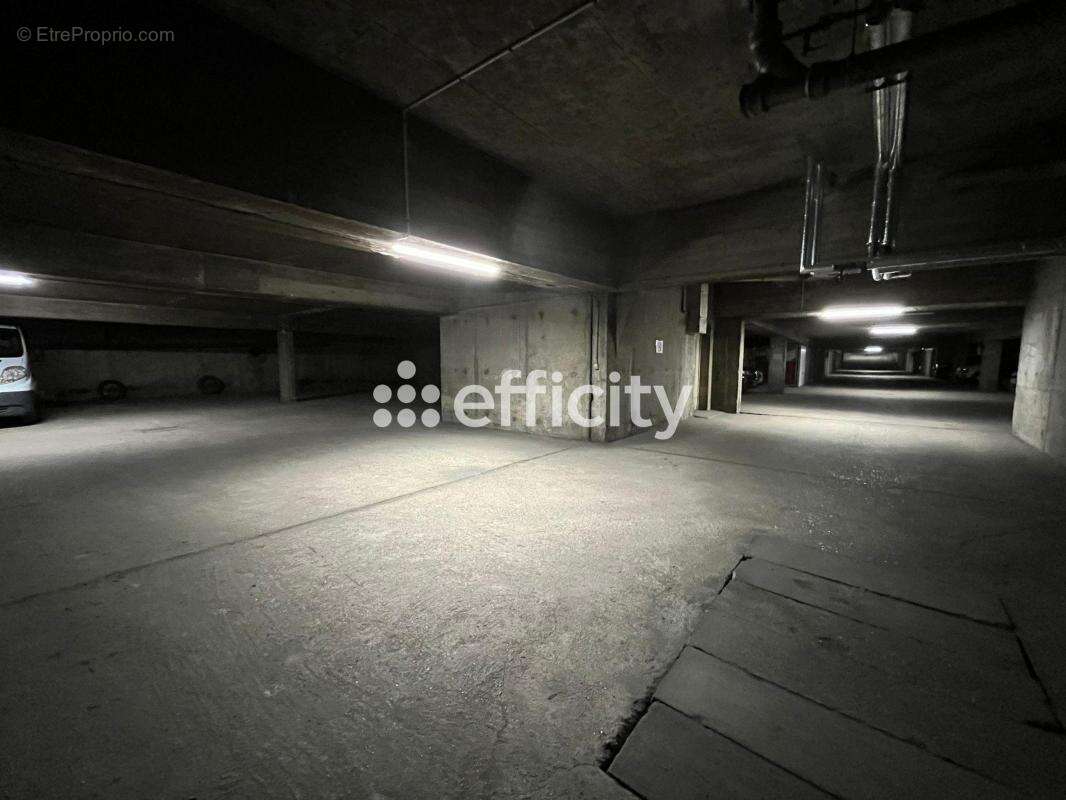 Parking à LE PRE-SAINT-GERVAIS
