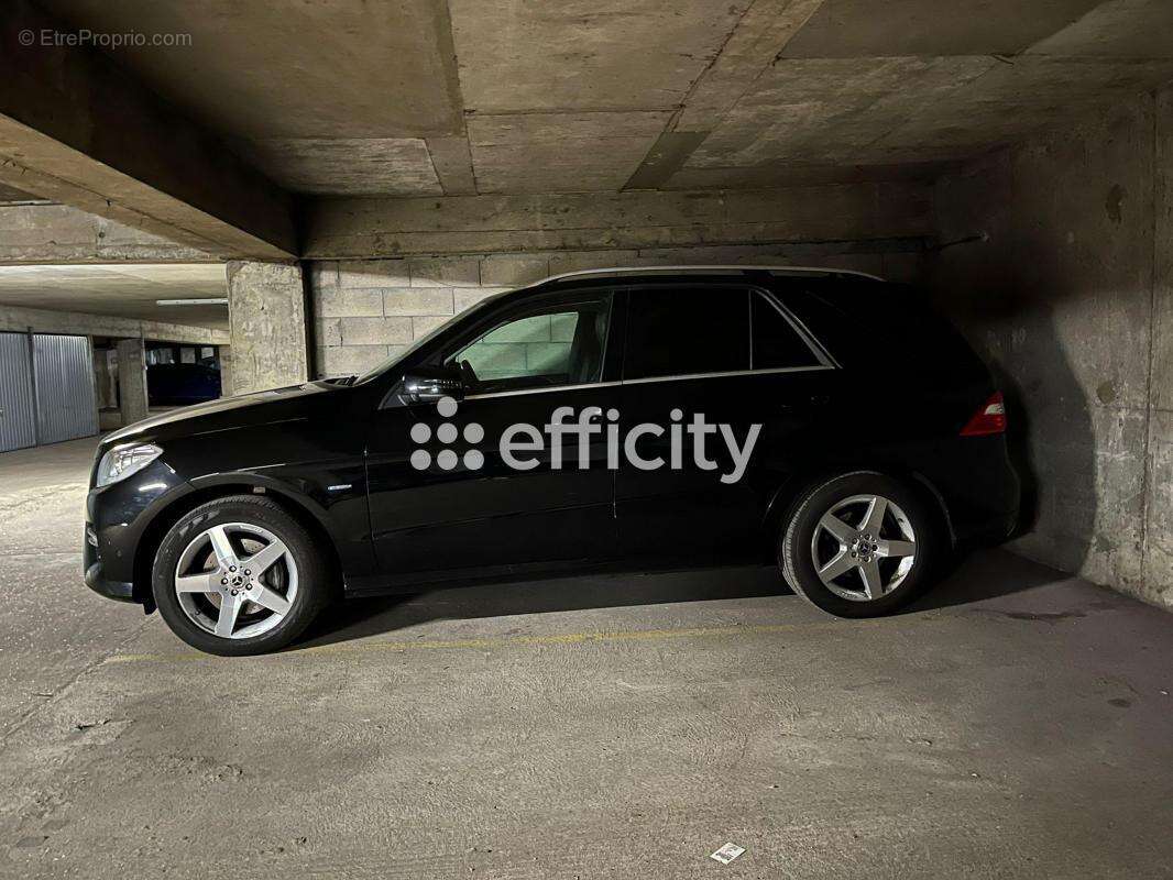 Parking à LE PRE-SAINT-GERVAIS