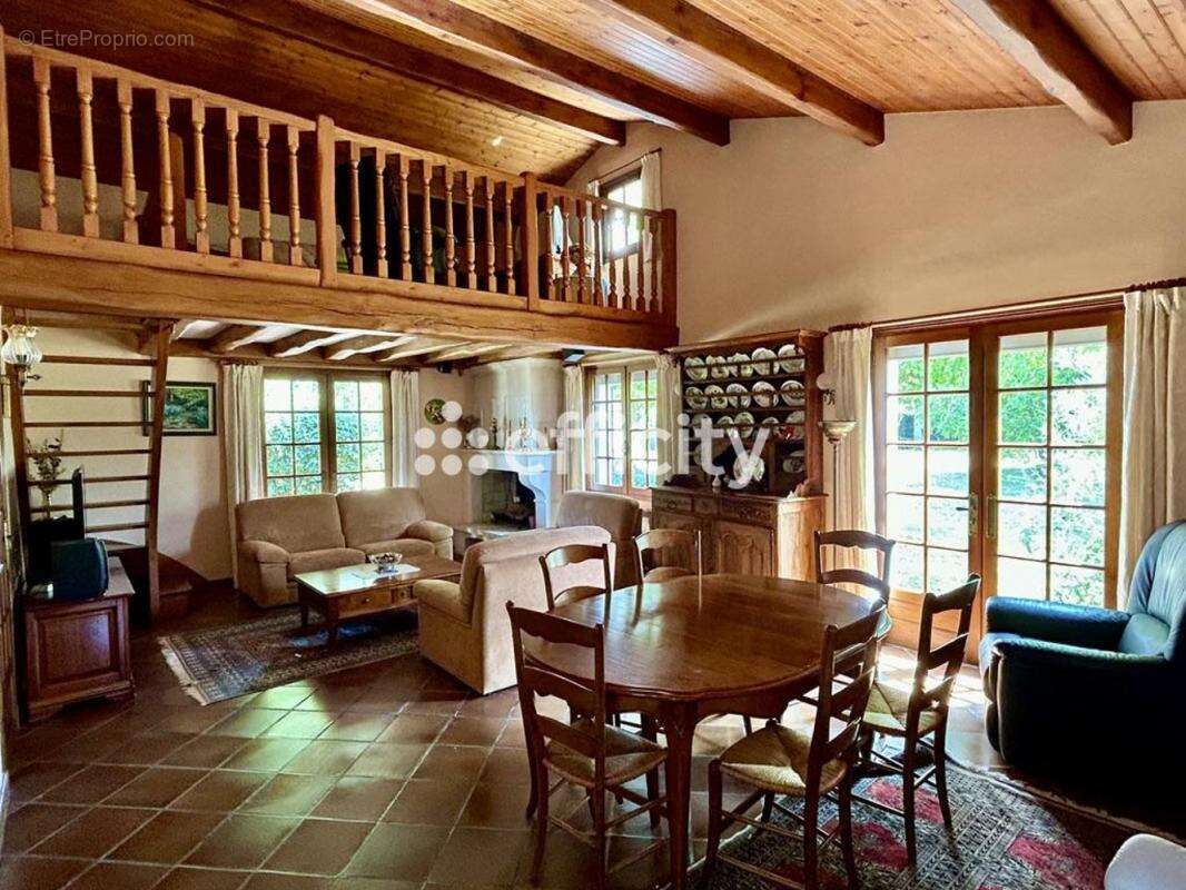 Maison à LES MATHES