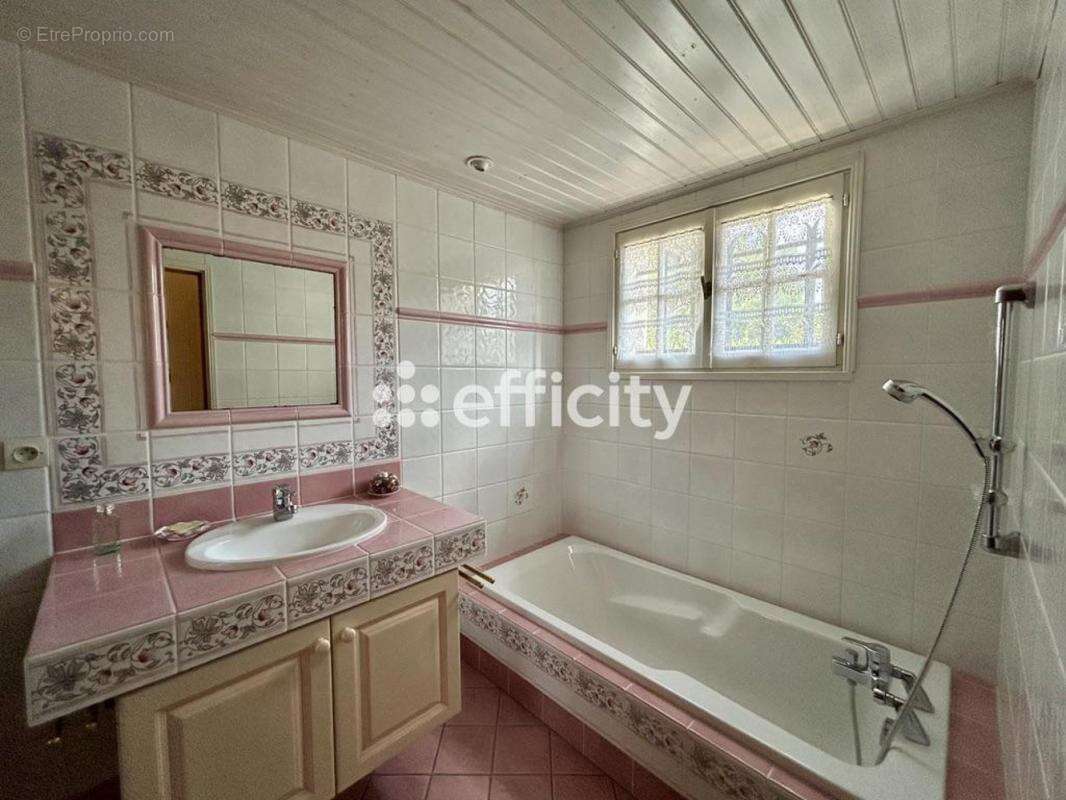 Maison à LES MATHES