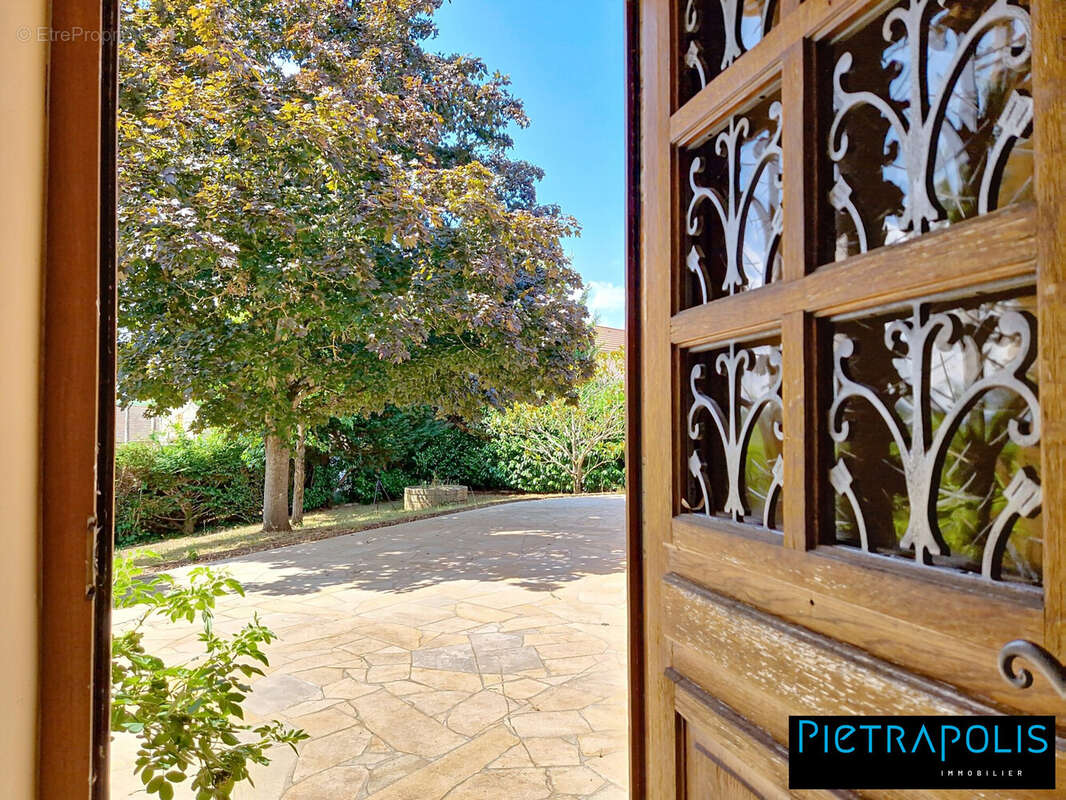 Maison à LA CLAYETTE