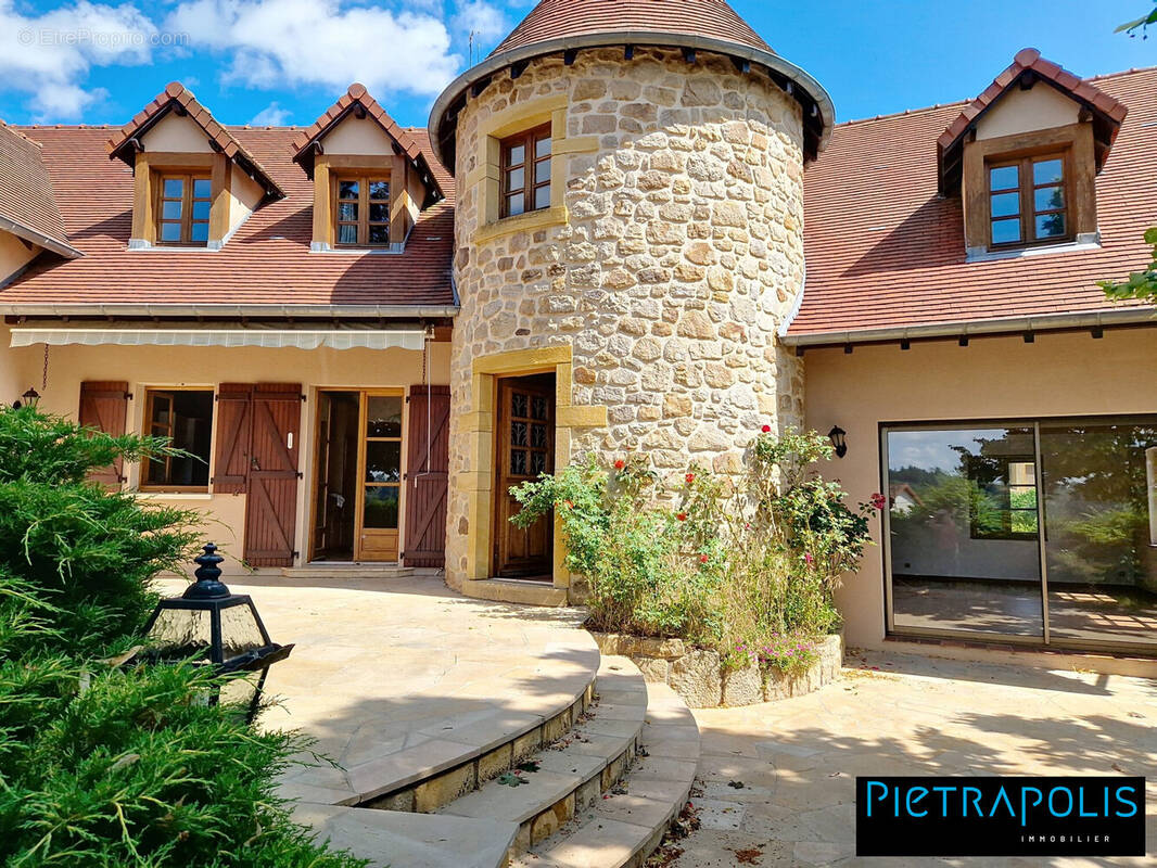 Maison à LA CLAYETTE