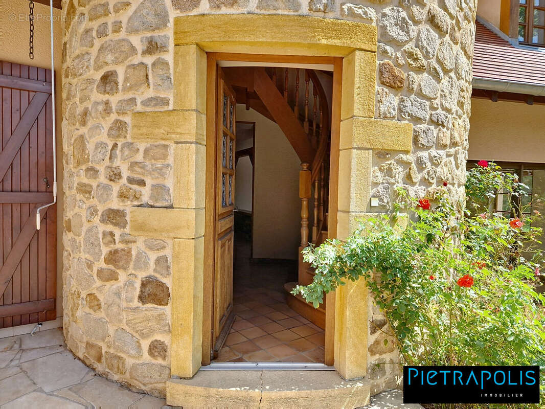 Maison à LA CLAYETTE