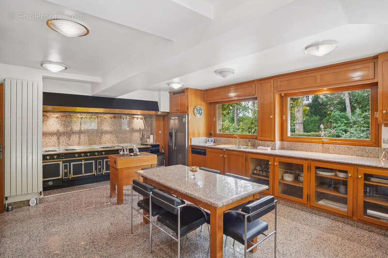 Maison à SAINT-NOM-LA-BRETECHE