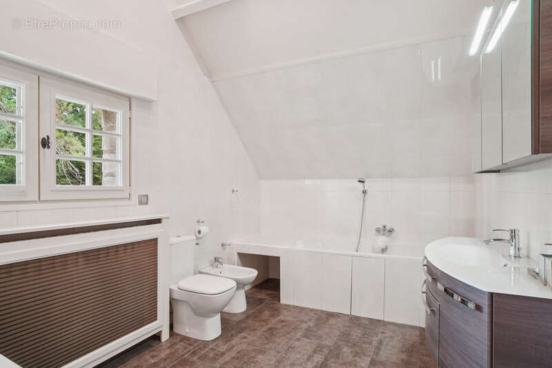 Maison à SAINT-NOM-LA-BRETECHE