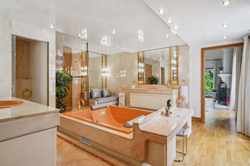 Maison à SAINT-NOM-LA-BRETECHE