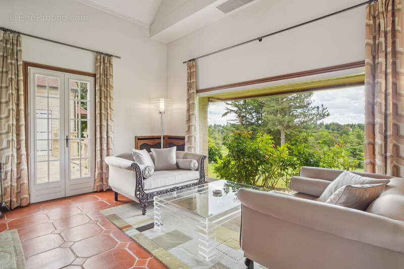 Maison à SAINT-NOM-LA-BRETECHE