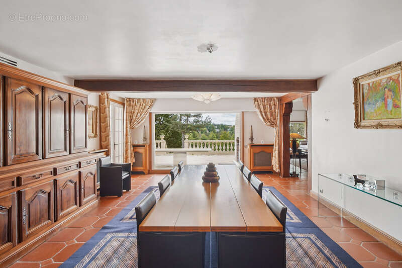 Maison à SAINT-NOM-LA-BRETECHE