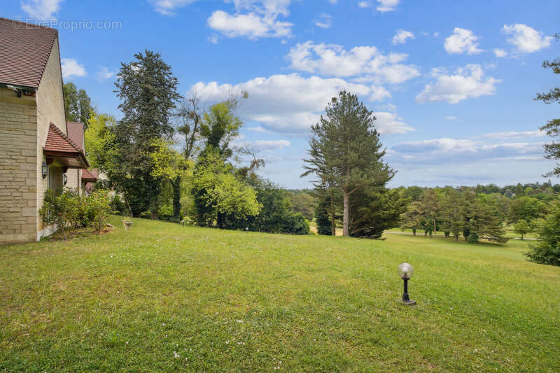 Maison à SAINT-NOM-LA-BRETECHE