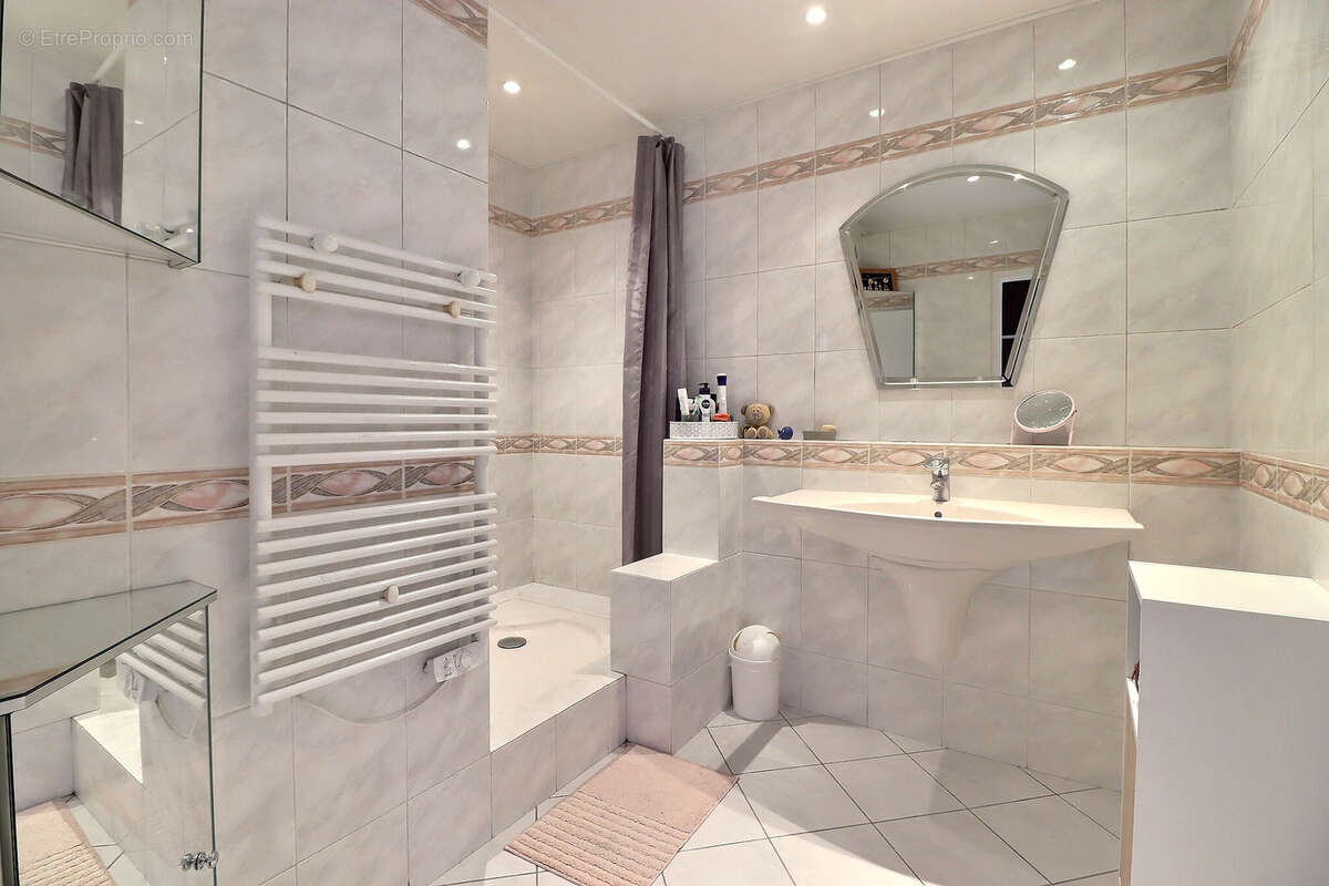 Appartement à FONTENAY-LE-FLEURY