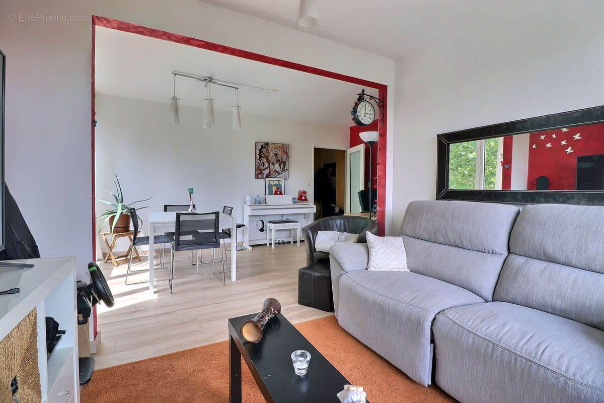 Appartement à FONTENAY-LE-FLEURY