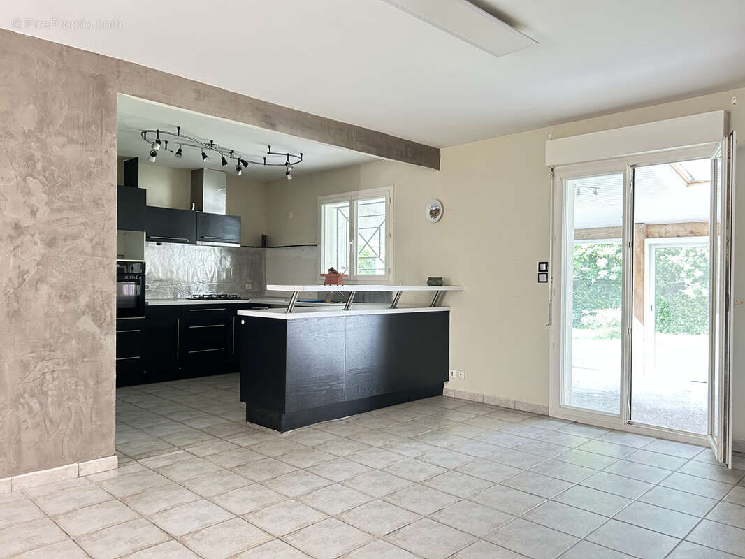 Maison à AMBARES-ET-LAGRAVE