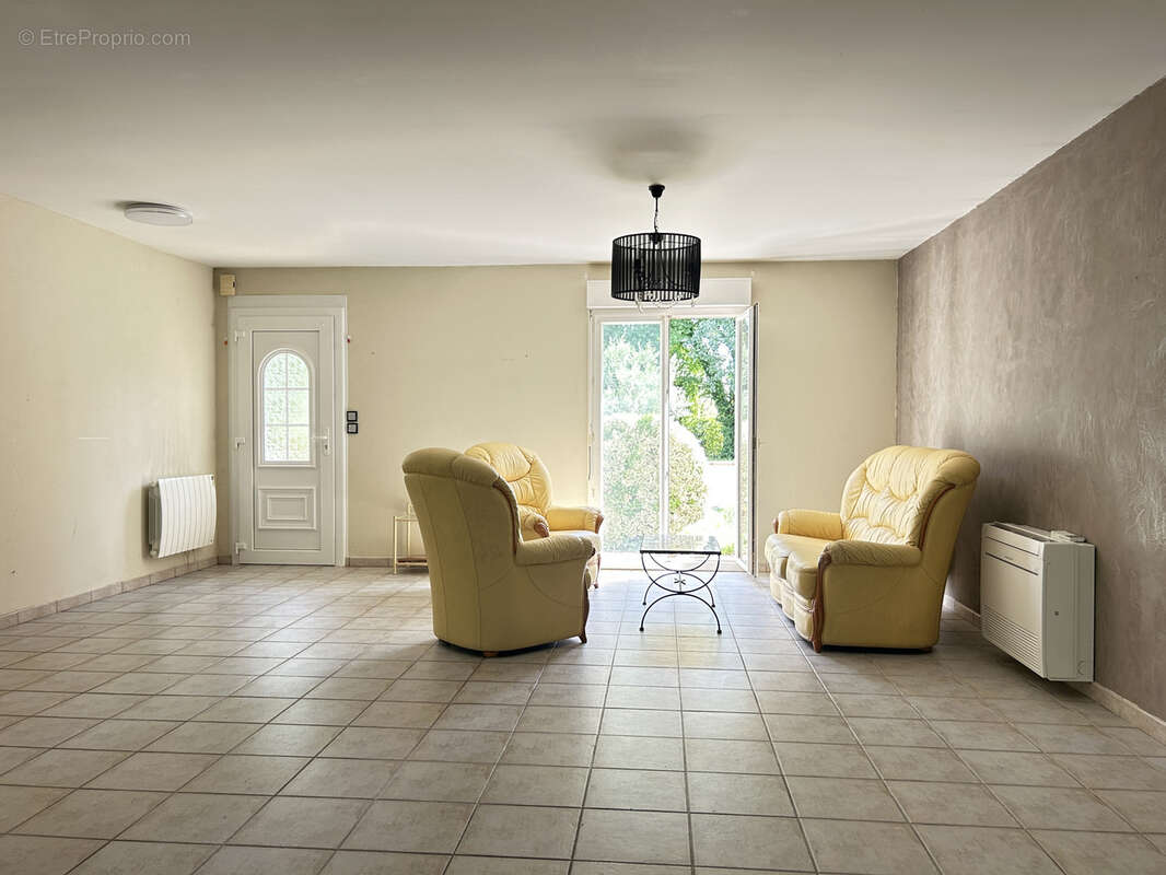 Maison à AMBARES-ET-LAGRAVE