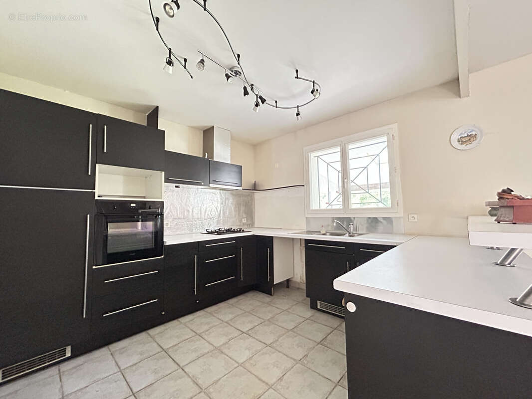 Maison à AMBARES-ET-LAGRAVE