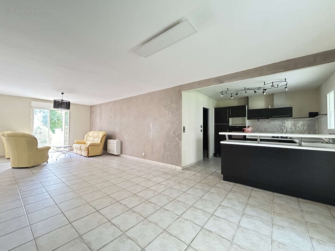 Maison à AMBARES-ET-LAGRAVE