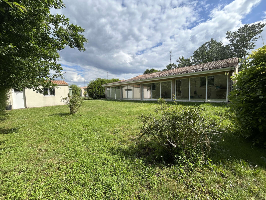 Maison à AMBARES-ET-LAGRAVE