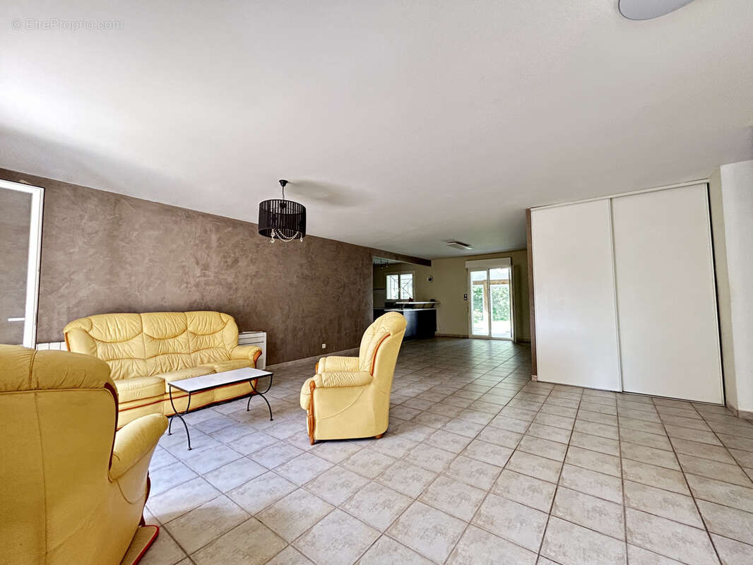 Maison à AMBARES-ET-LAGRAVE