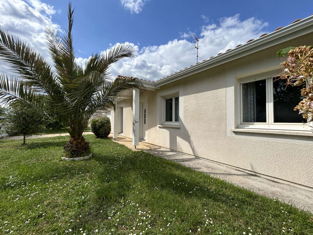 Maison à AMBARES-ET-LAGRAVE