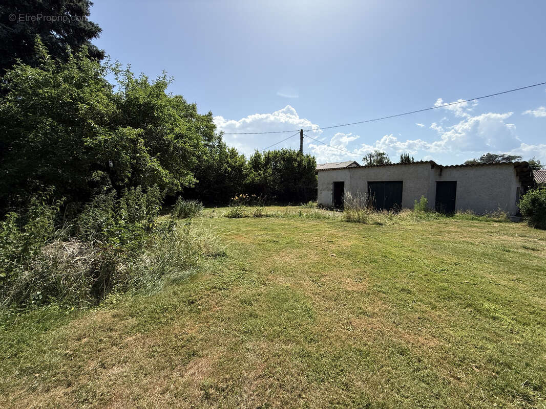 Terrain à PEYZIEUX-SUR-SAONE