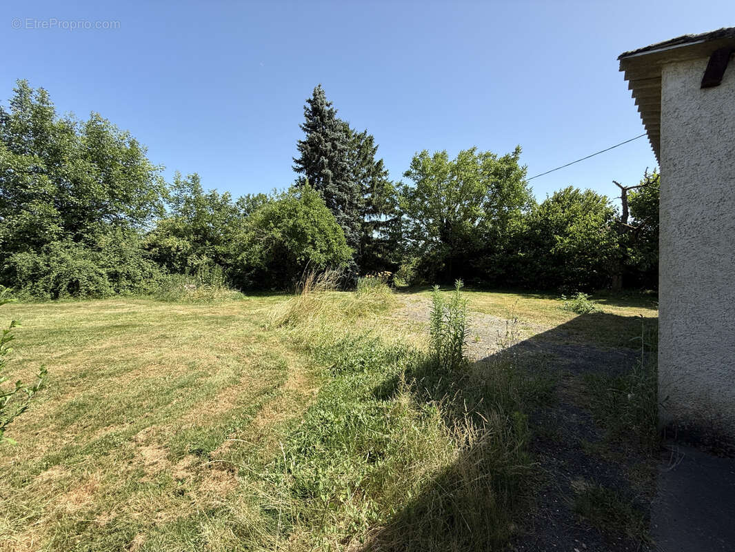 Terrain à PEYZIEUX-SUR-SAONE
