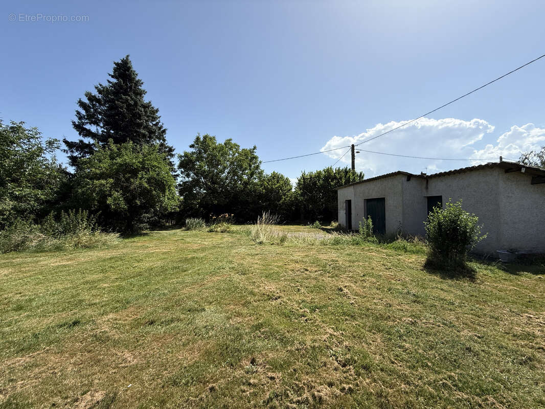 Terrain à PEYZIEUX-SUR-SAONE