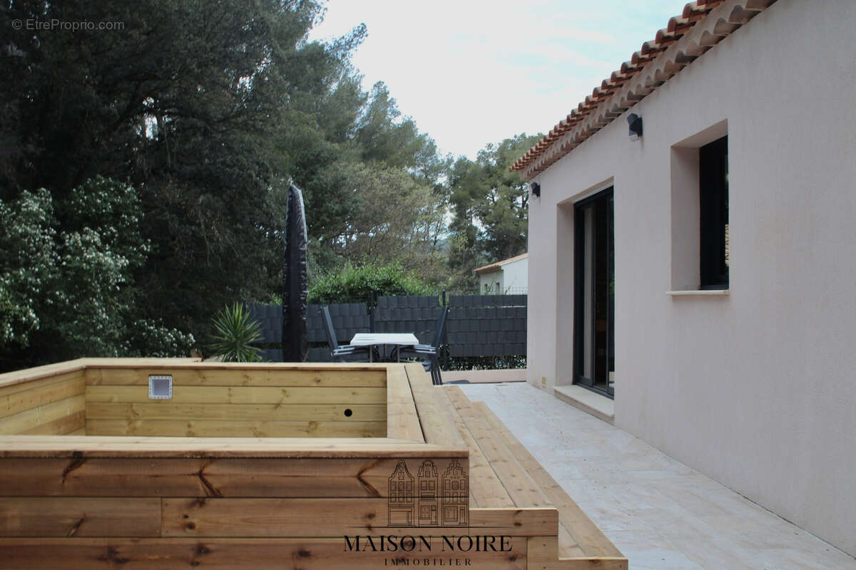 Maison à LE CASTELLET