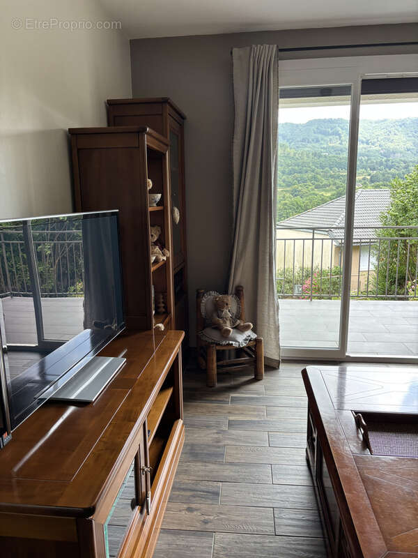 Maison à VIC-SUR-CERE