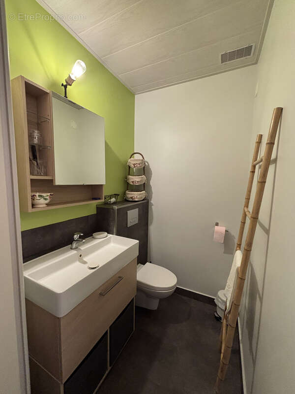 Maison à VIC-SUR-CERE