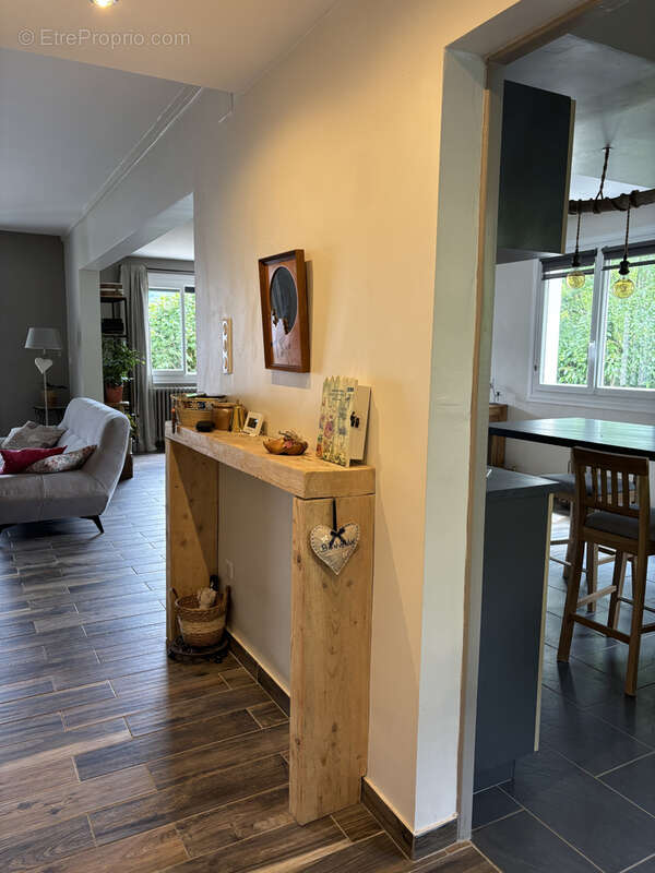 Maison à VIC-SUR-CERE