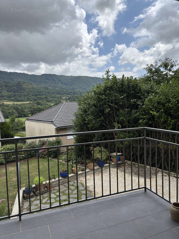 Maison à VIC-SUR-CERE