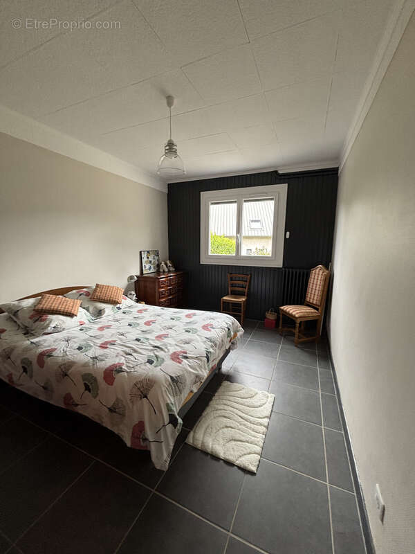 Maison à VIC-SUR-CERE