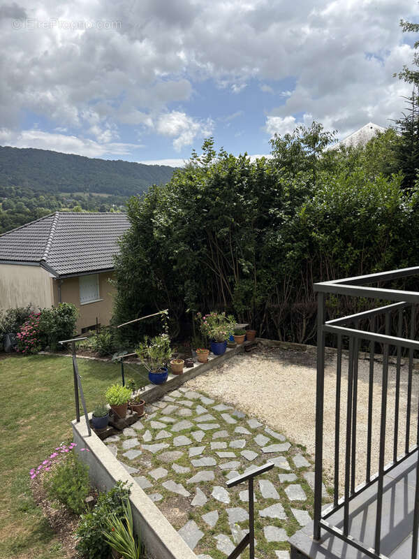 Maison à VIC-SUR-CERE