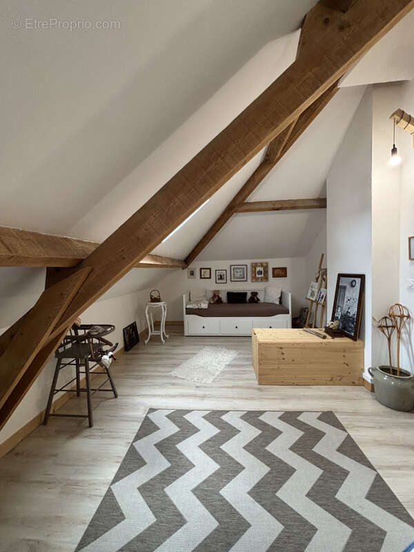 Maison à VIC-SUR-CERE