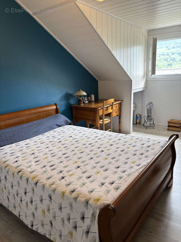 Maison à VIC-SUR-CERE