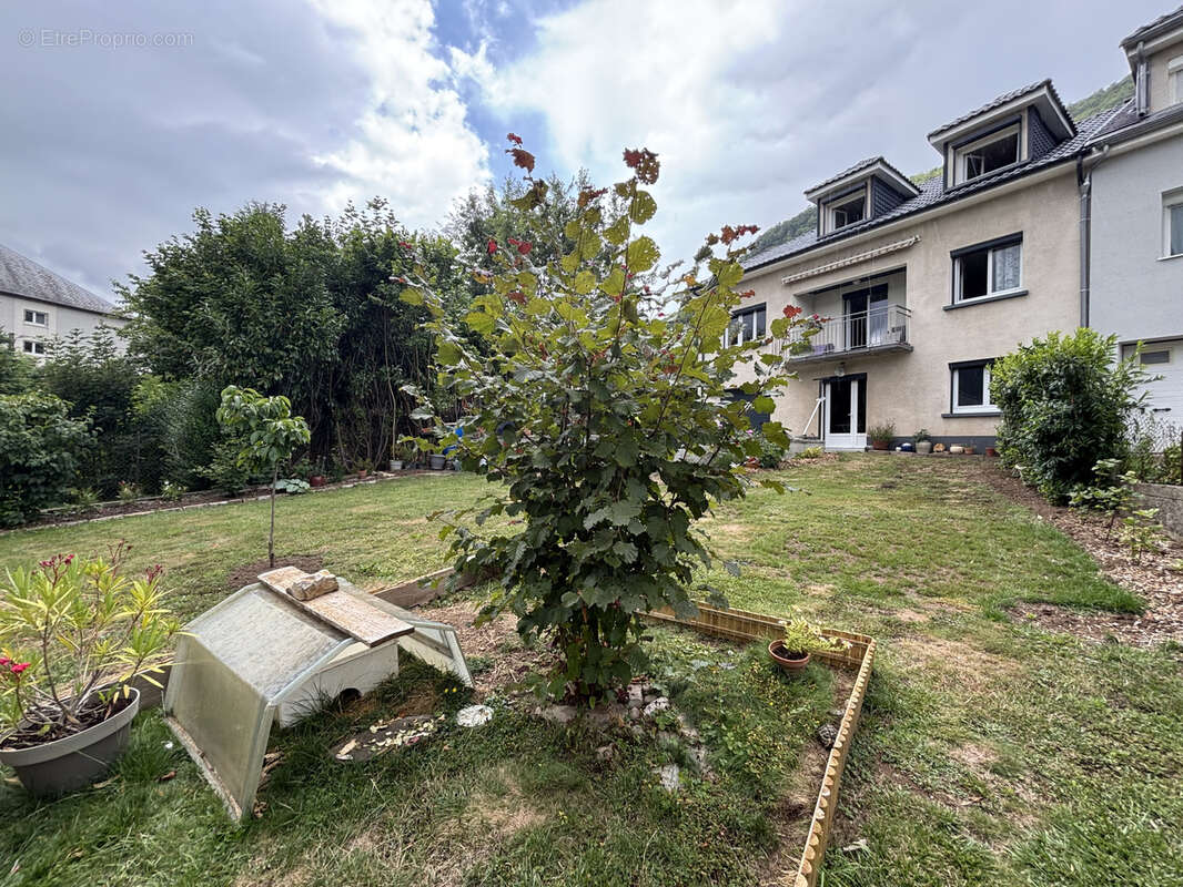 Maison à VIC-SUR-CERE