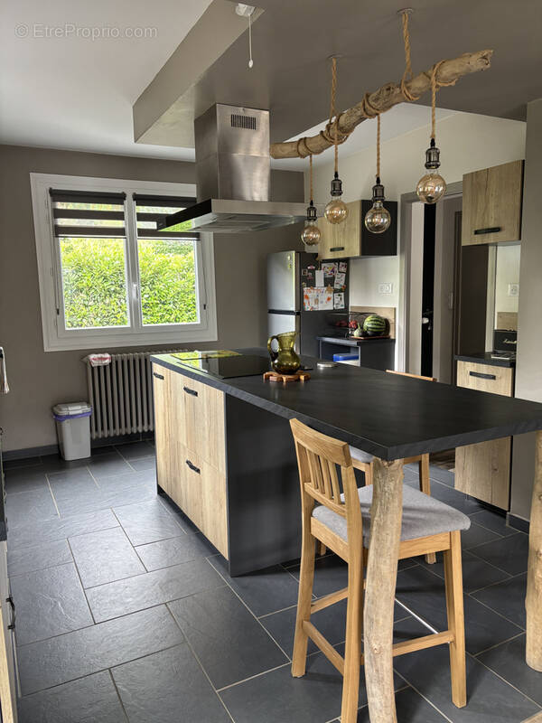 Maison à VIC-SUR-CERE