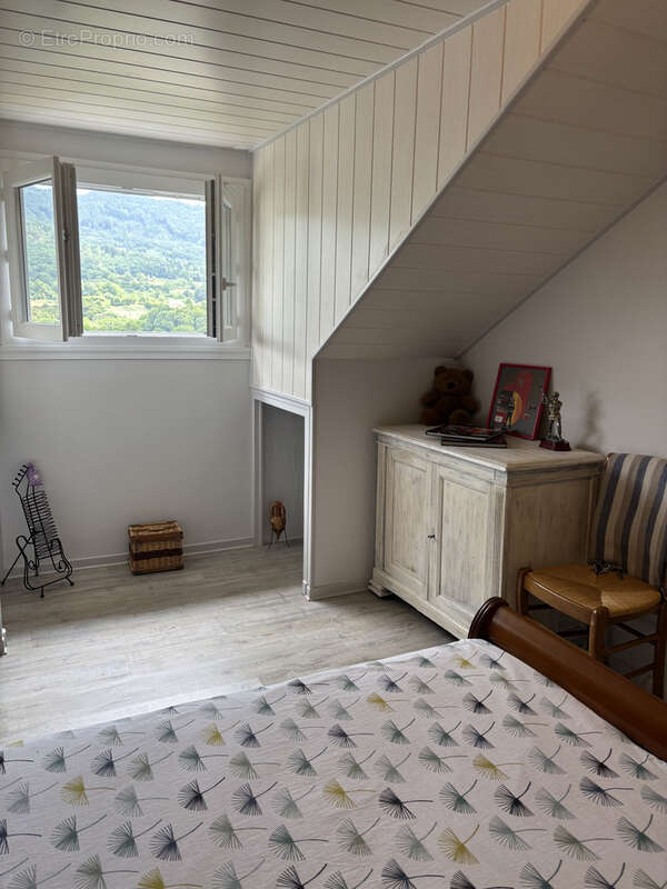 Maison à VIC-SUR-CERE