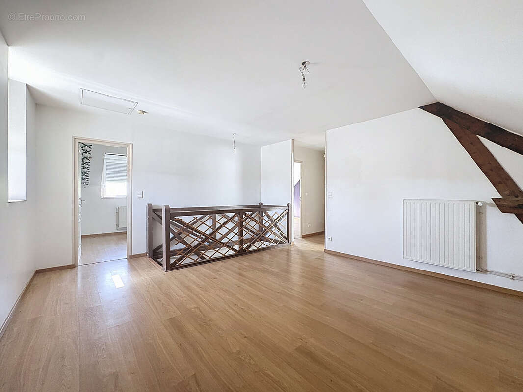 Maison à JUVINCOURT-ET-DAMARY