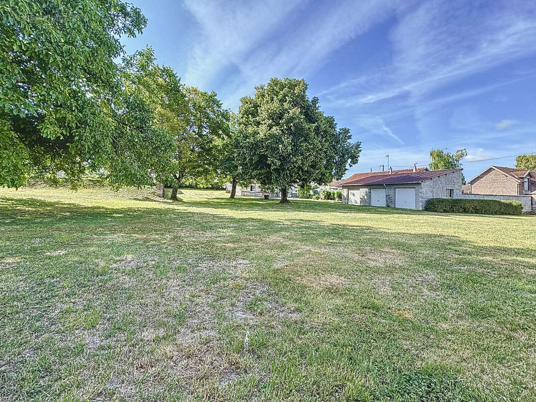 Maison à JUVINCOURT-ET-DAMARY