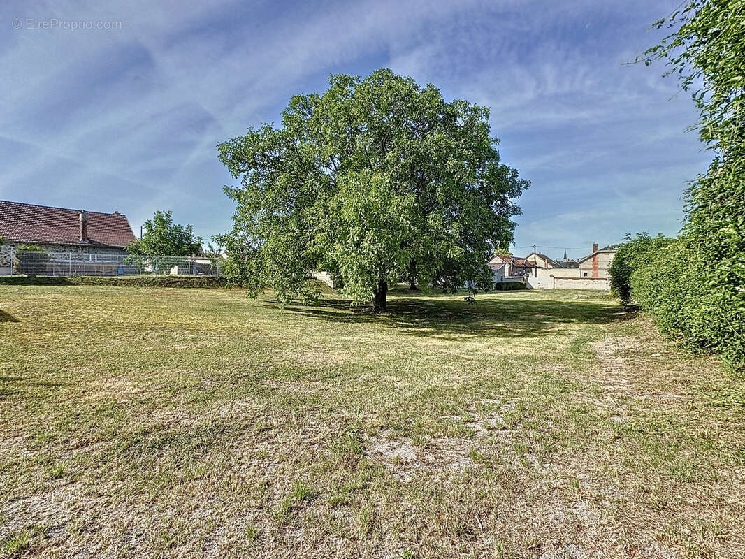 Maison à JUVINCOURT-ET-DAMARY