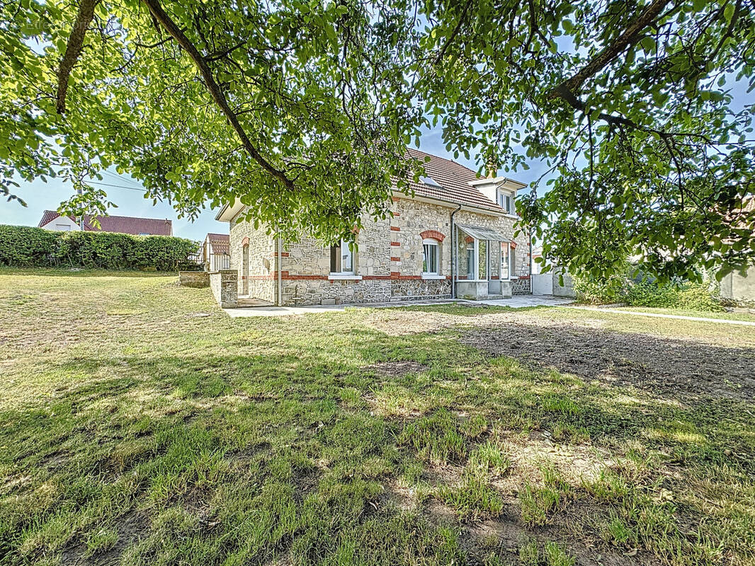 Maison à JUVINCOURT-ET-DAMARY