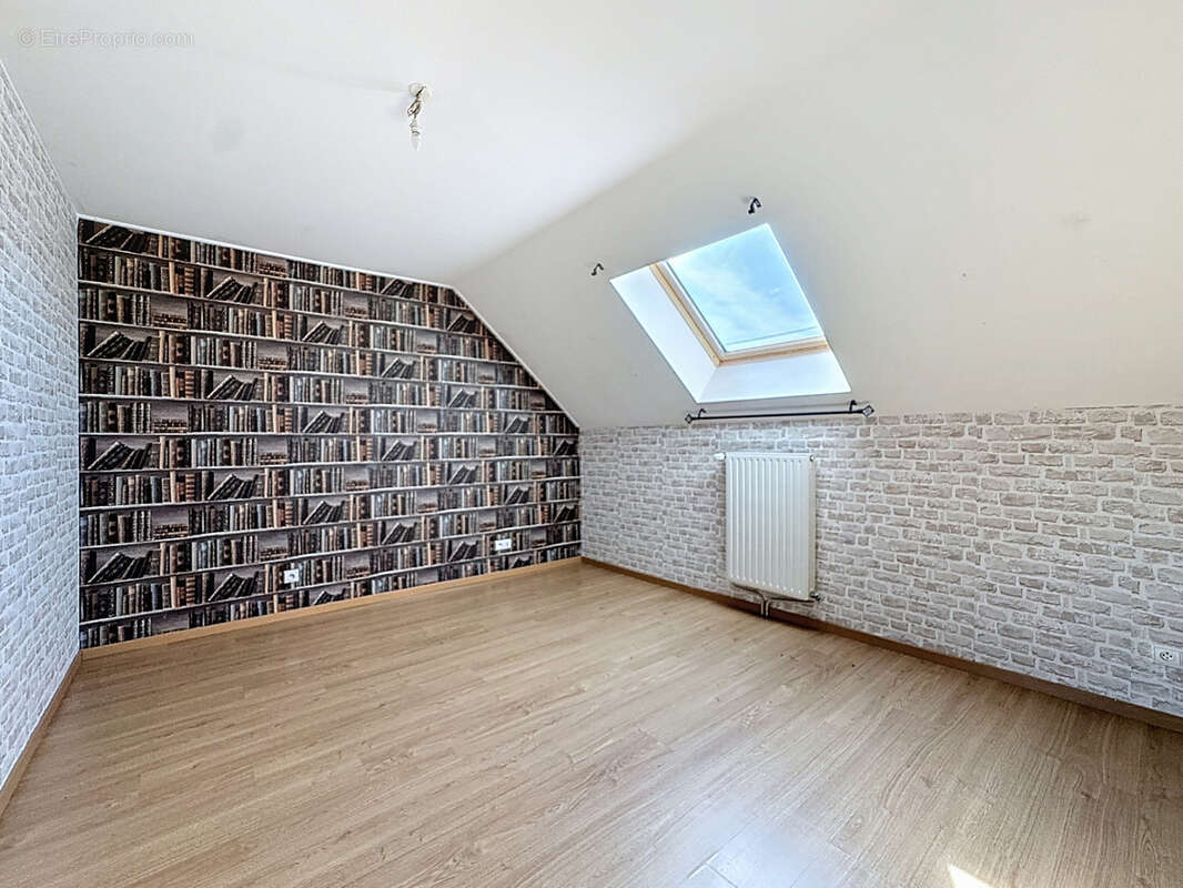 Maison à JUVINCOURT-ET-DAMARY