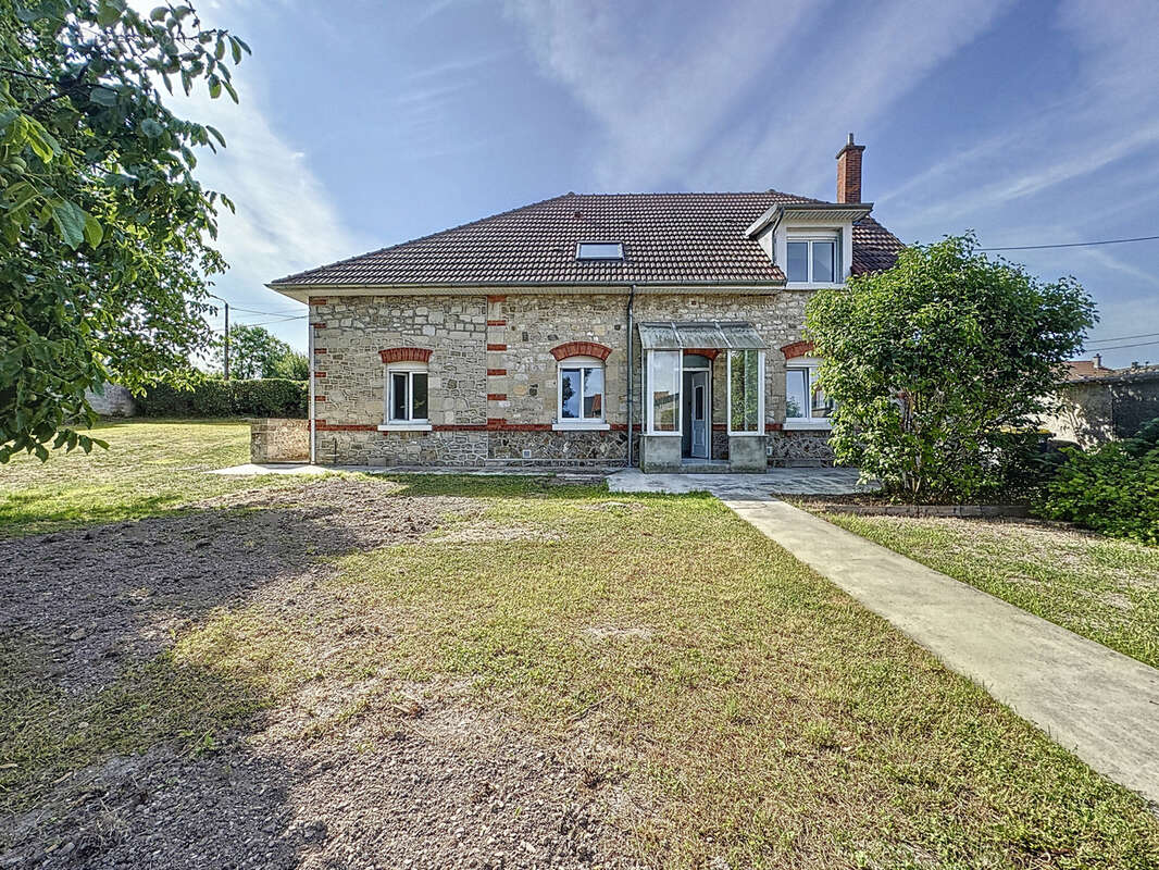 Maison à JUVINCOURT-ET-DAMARY