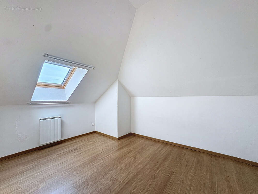 Maison à JUVINCOURT-ET-DAMARY