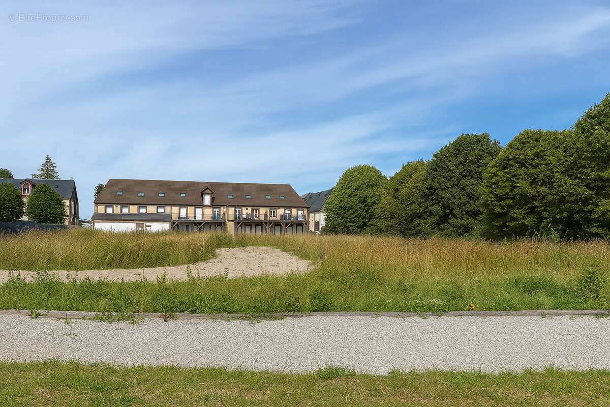 Terrain à CAILLOUET-ORGEVILLE